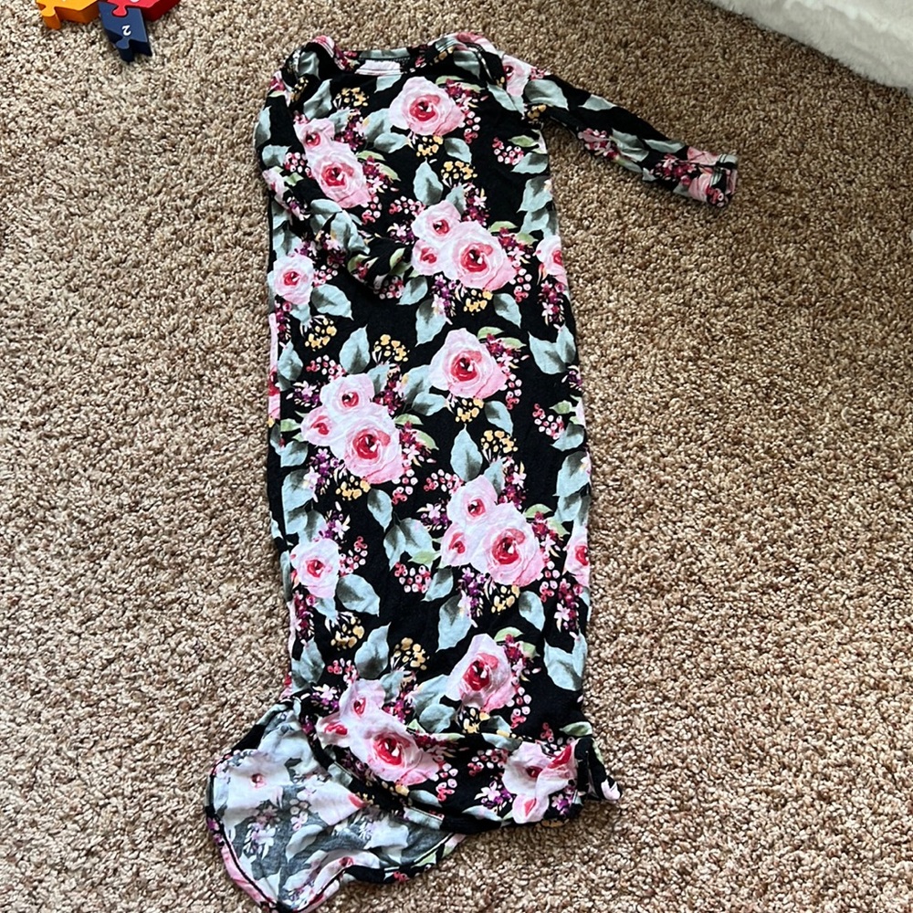 Posh peanut sleep gown